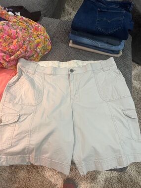 Lee Women's Light Khaki Cargo Shorts RE